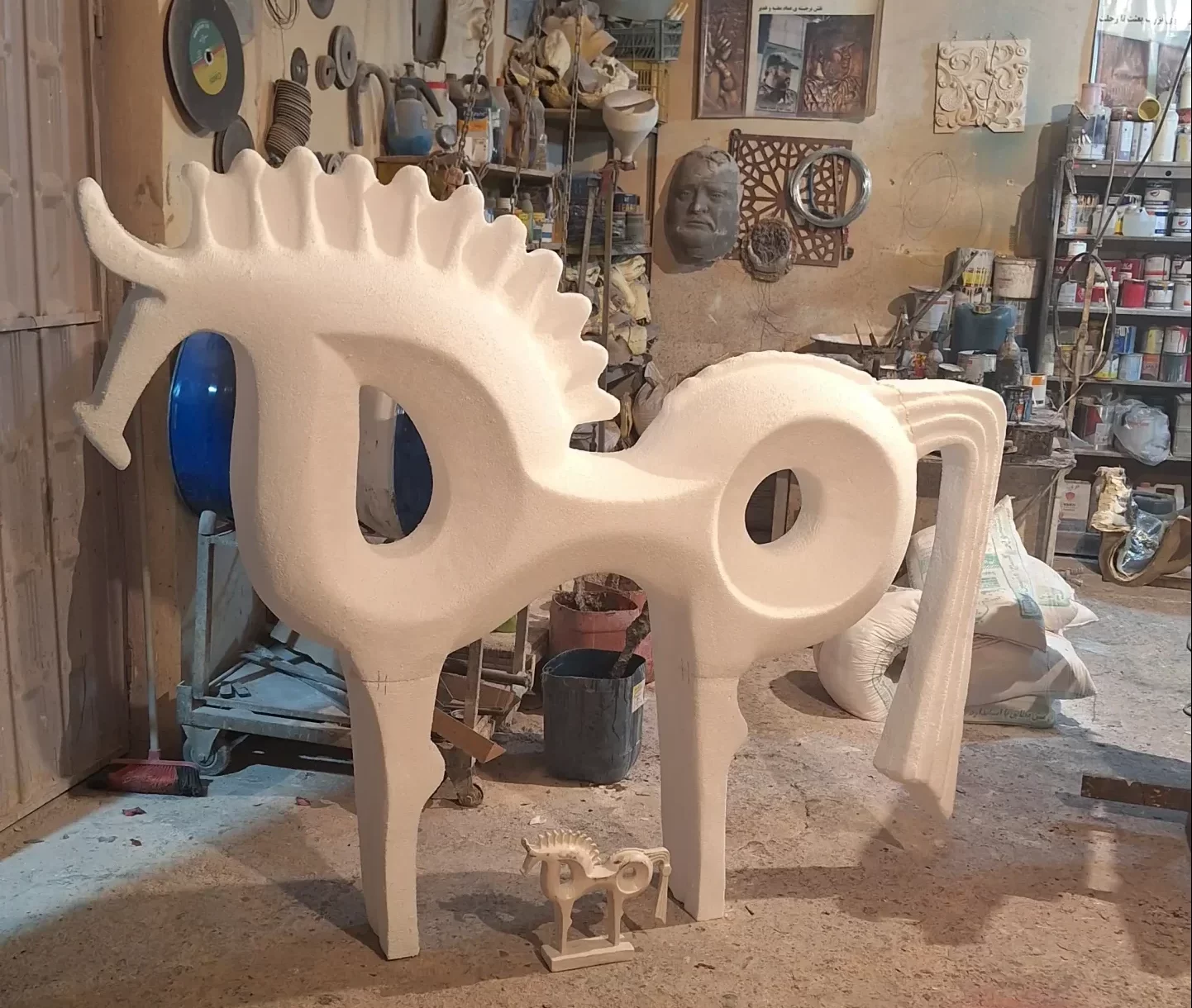 مجسمه هنری مدرن - ساخت با یونولیت دانسیته بالا - ایران المان